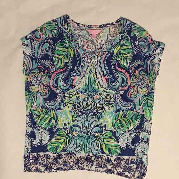 EUC Lilly Pulitzer Patterned T Shirt - Picture 2 of 3